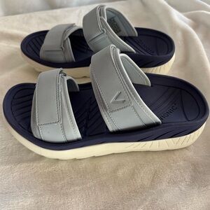 Vionic Renewal Unisex Adjustable Recovery Slide Sandals Size 7 Blue Mist